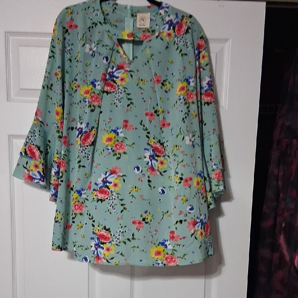 G&E Chic Floral Blouse in Mint Green Bell Sleeves  1X